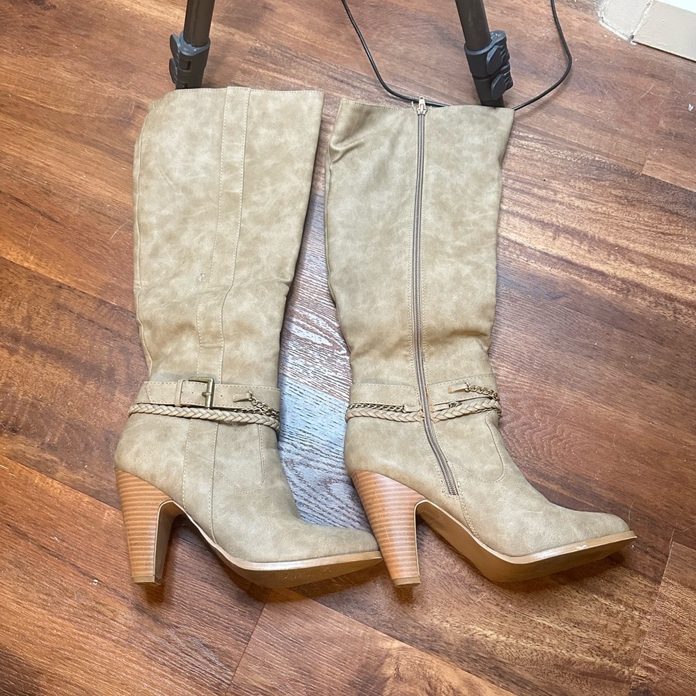 Women's Tan Knee-High Boots